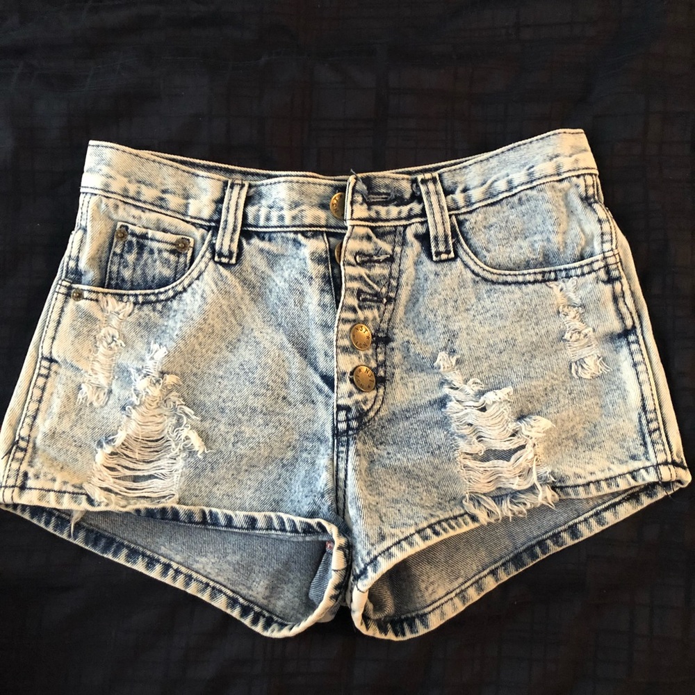 High-waisted washed color jeans shorts